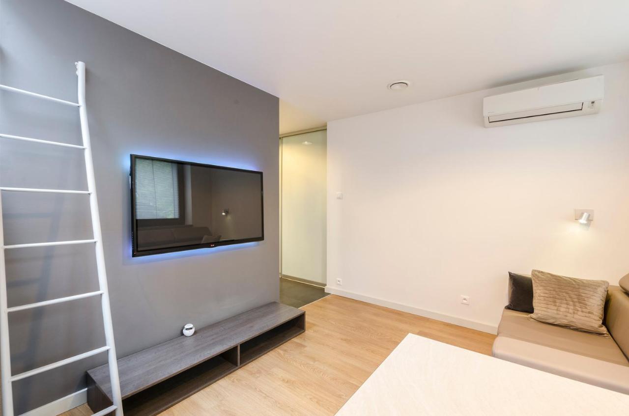 Lupoapartments Kosynierow Klimatyzacja Dostep Na Kod Lodz  Ngoại thất bức ảnh